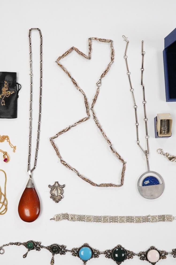 A collection of assorted jewellery including a stylish textured 925 necklace, 76cm and a similar bracelet, 18cm, a Portuguese white metal hinged bracelet, a white metal necklace with amberoid pendant, a white metal and g